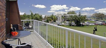 Main Beach Apartments - Yamba Accommodation 0