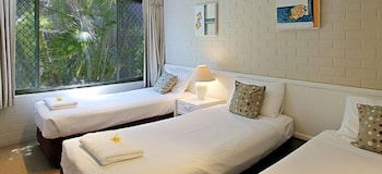 Main Beach Apartments - Yamba Accommodation 3