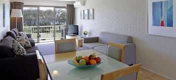 Main Beach Apartments - Yamba Accommodation 5