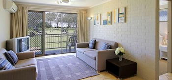 Main Beach Apartments - Yamba Accommodation 1