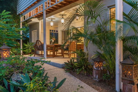 Aaman & Cinta Luxury Villas - Yamba Accommodation 3