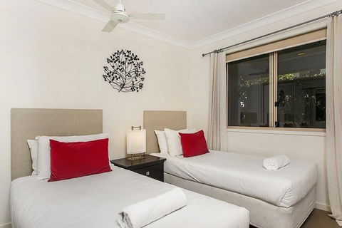 Byron Lakeside Holiday Apartments - Yamba Accommodation 6