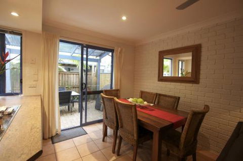 Belongil Beach Apartment - Yamba Accommodation 1