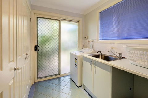 FRANGIPANI BEACH HOUSE PET FRIENDLY 22 Belbourie Cres Boomerang Beach - Yamba Accommodation 2