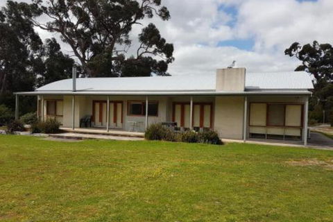 Classic Retreat - Yamba Accommodation 0