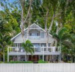 Decked Out by The Sea - Yamba Accommodation