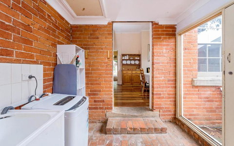 Eliza 1875 Red Brick Duplex Townhouse - Yamba Accommodation 5