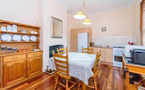 Eliza 1875 Red Brick Duplex Townhouse - Yamba Accommodation 3