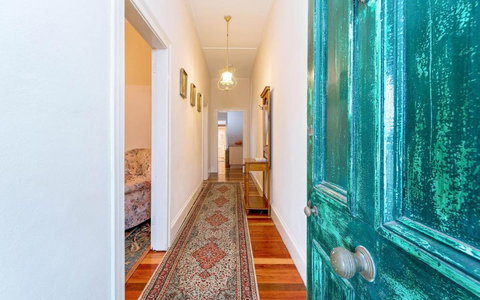 Eliza 1875 Red Brick Duplex Townhouse - Yamba Accommodation 6