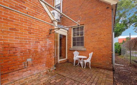 Eliza 1875 Red Brick Duplex Townhouse - Yamba Accommodation 1