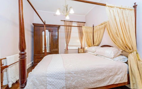 Azile 1875 Heritage Victorian Duplex - Yamba Accommodation 3