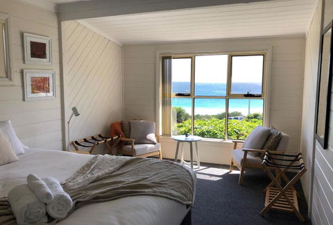 BURGESS COTTAGE King Bed For Couples - Yamba Accommodation 4