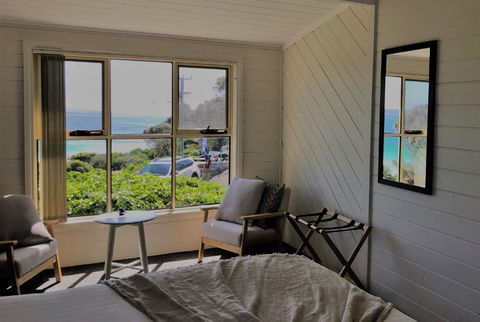 BURGESS COTTAGE King Bed For Couples - Yamba Accommodation 2