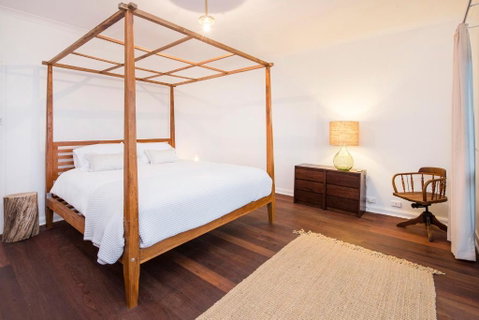 Buxton Thomas - Yamba Accommodation 2