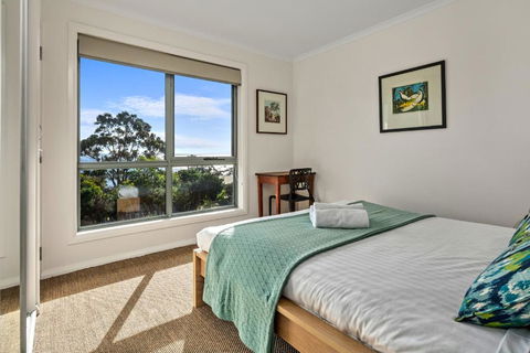GRANITE BEACH HOUSE At Bay Of Fires - Yamba Accommodation 3