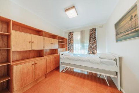 Doncaster Beautiful 4 Bedder+ Walking To Westfield - Yamba Accommodation 3