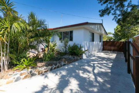 Charming Beach House - Yamba Accommodation 4