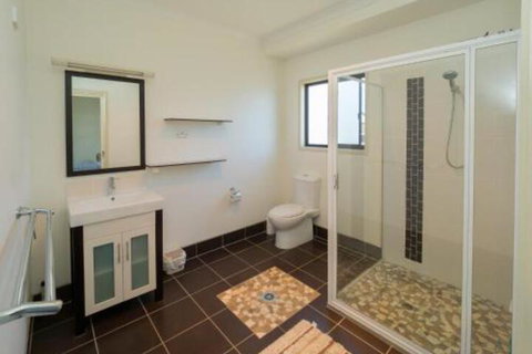 Blue Water Retreat Upstairs - Yamba Accommodation 3