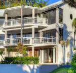 BEACHSIDE MANOR walk to the beach - Yamba Accommodation