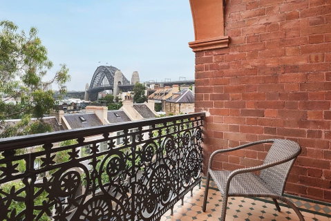 Stunning Sydney Home 11 - Yamba Accommodation 0
