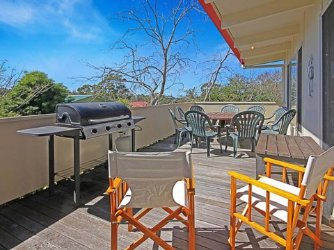 REST ASHORE At MOLLYMOOK - Yamba Accommodation 4