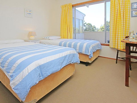 REST ASHORE At MOLLYMOOK - Yamba Accommodation 1