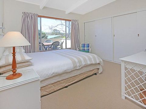 REST ASHORE At MOLLYMOOK - Yamba Accommodation 5