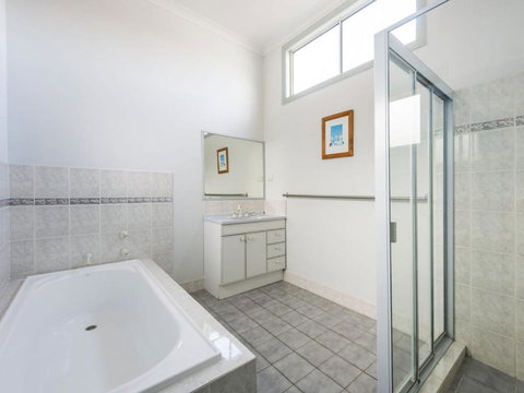 Clifton On Charles - Yamba Accommodation 2