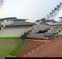 Superb Luxe 5BR Housepoint Cook Near Lake - Yamba Accommodation