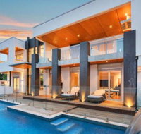 Opulent Oasis - Yamba Accommodation