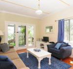 Love Shack 1 bedroom cosy cottage - Yamba Accommodation