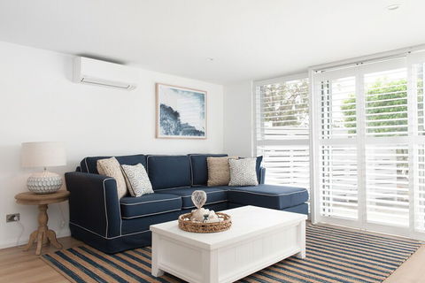 Arabella Stylish Seaside Sanctuary With Views - Yamba Accommodation 2