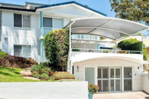 Arabella Stylish Seaside Sanctuary With Views - Yamba Accommodation 0