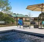 Sinden Park garden swimming pool rural vistas - Yamba Accommodation