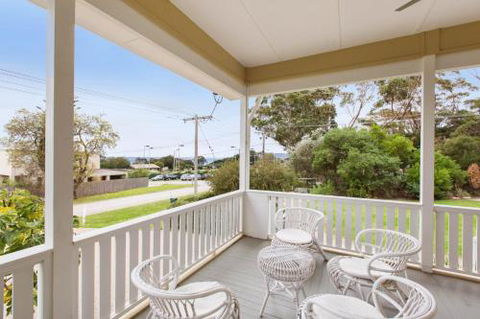 BEACHSIDE GETAWAY DROMANA - Yamba Accommodation 1