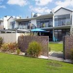 Serenity Shores (by Jervis Bay Rentals) - Yamba Accommodation 0