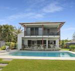 WATERFRONT HOME BORDERING MOOLOOLABA - Yamba Accommodation