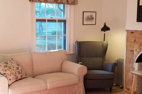 Redruth 2 Bedroom Cottage Situated In Wandiligong - Yamba Accommodation 2