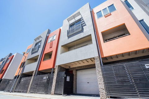 Nirvana On Gray Netflix WiFi Nespresso & More - Yamba Accommodation 1