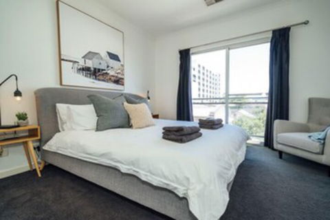 Nirvana On Gray Netflix WiFi Nespresso & More - Yamba Accommodation 0