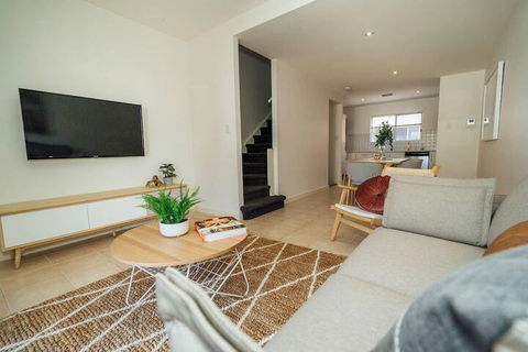Nirvana On Gray Netflix WiFi Nespresso & More - Yamba Accommodation 3