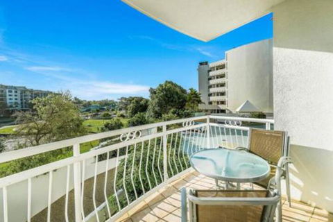 2 Bedroom Alex Unit Ocean Pool & Park Views - Yamba Accommodation 3