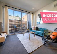 Floral on Frew Heart of the CBD Wifi Netflix - Yamba Accommodation