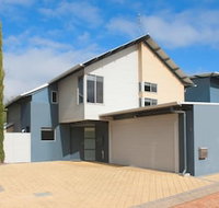 Peppy Tree House - Yamba Accommodation