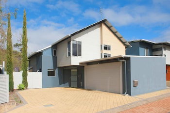 Peppy Tree House - Yamba Accommodation 0