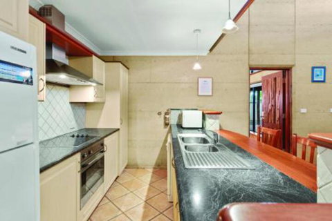 Swallows Nest - Yamba Accommodation 7