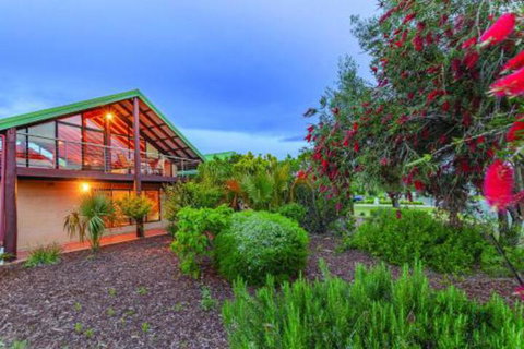Swallows Nest - Yamba Accommodation 3