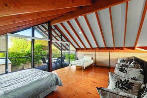 Swallows Nest - Yamba Accommodation 6