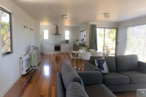 BAY Of FIRES BEACH SHACK Ocean Views From A Modern Beachhouse - Yamba Accommodation 2