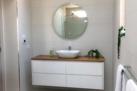 BAY Of FIRES BEACH SHACK Ocean Views From A Modern Beachhouse - Yamba Accommodation 4